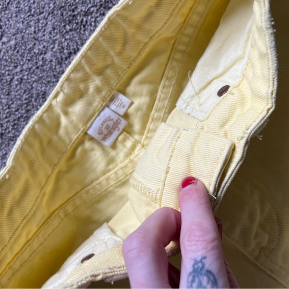 Urban Outfitters Light Yellow Shorts - Picture 4 of 4